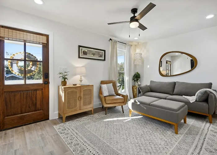 Vacation Rental Bay St Louis Walk To Beach, Dining, Shopping, And Nightlife