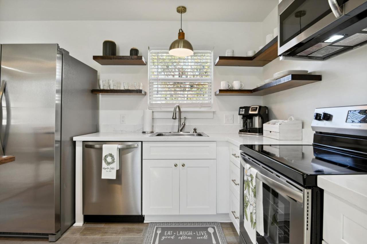 Vacation Bay St Louis Walk To Beach, Dining, Shopping, And Nightlife Holiday home Bay St. Louis