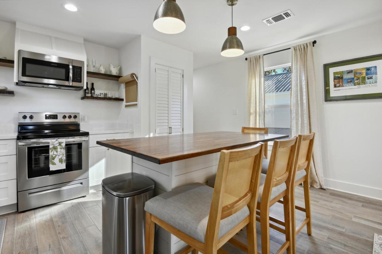 Vacation Bay St Louis Walk To Beach, Dining, Shopping, And Nightlife Holiday home *